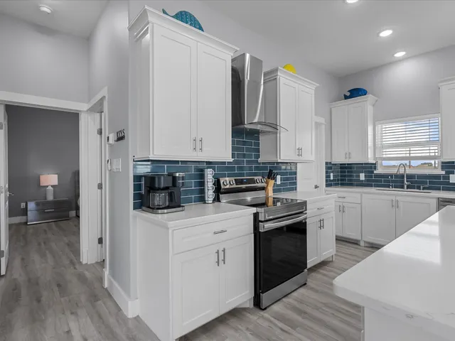 $999,900 | 718 Beach Drive, Surfside Beach, TX 77541