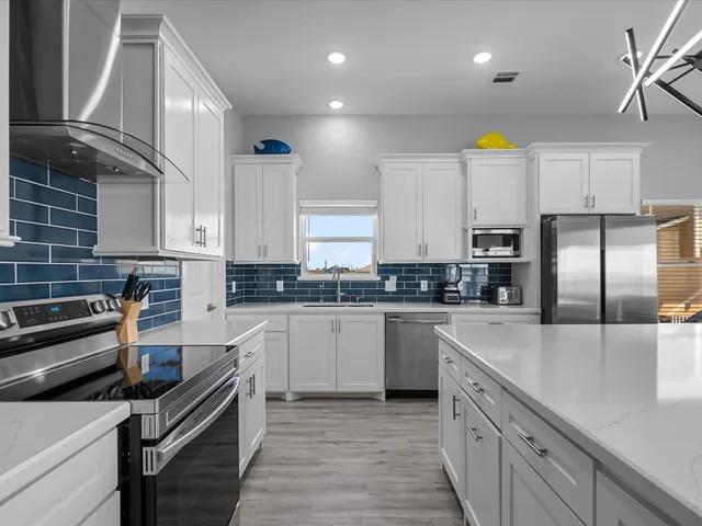 $999,900 | 718 Beach Drive, Surfside Beach, TX 77541