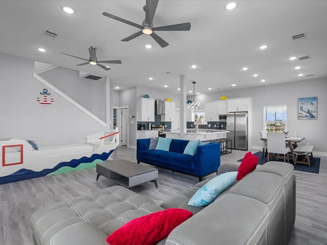 $999,900 | 718 Beach Drive, Surfside Beach, TX 77541