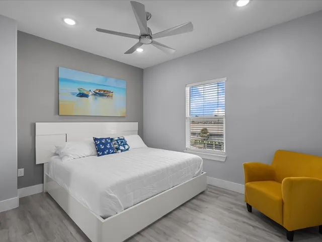 $999,900 | 718 Beach Drive, Surfside Beach, TX 77541