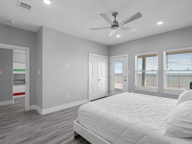 $999,900 | 718 Beach Drive, Surfside Beach, TX 77541