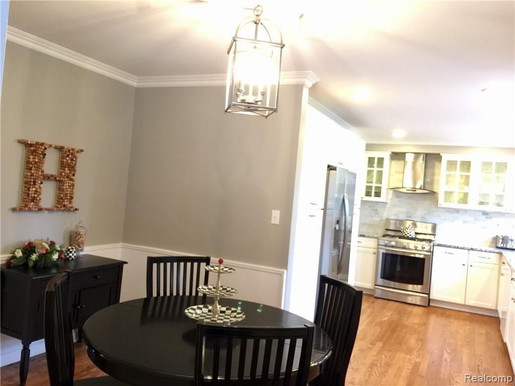 677 Shoreham Road Grosse Pointe Woods, MI 48236 - Photo 5 of 32