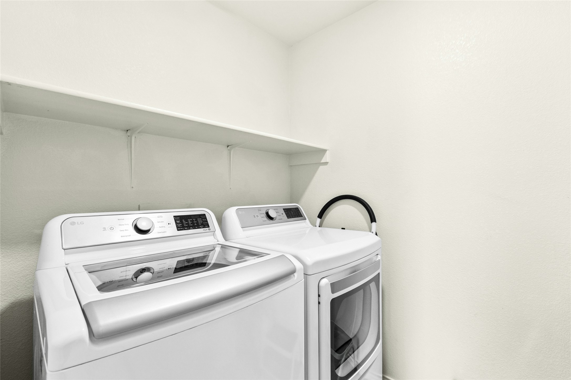 245 Myrtle Street Kyle, TX 78640 - Photo 20 of 24 Laundry room with washer and dryer