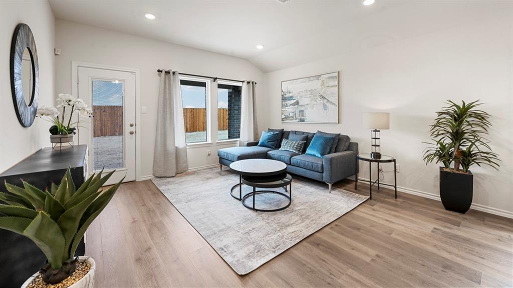 936 Jefferson Way Sherman, TX 75092 - Photo 21 of 31 a living room with furniture and a potted plant