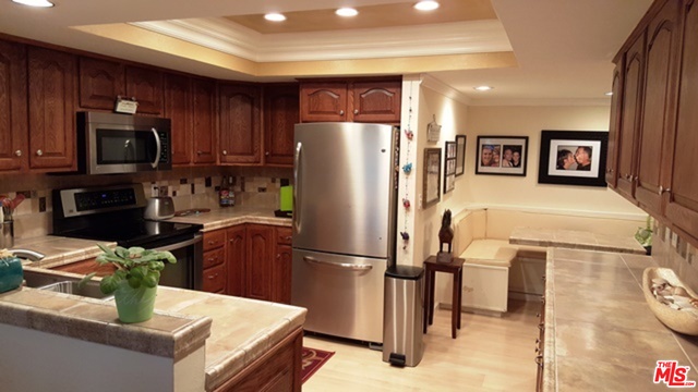 4350 Vía Dolce Marina del Rey, CA 90292 - Photo 12 of 29