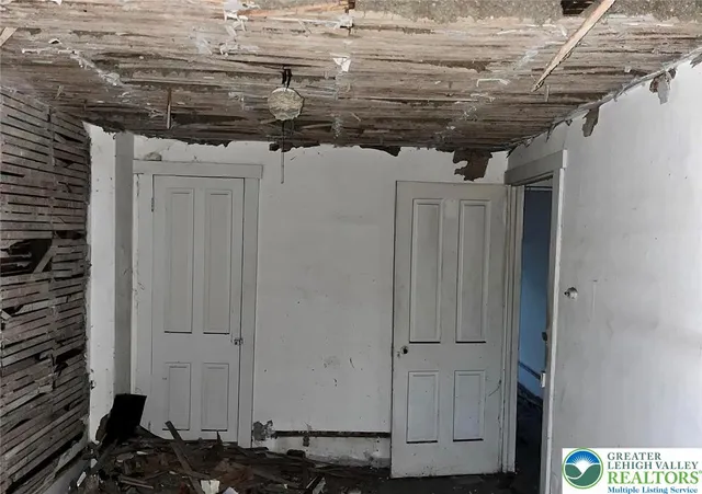 $30,000 | 115 North Locust Street, Mount Carmel, PA 17851