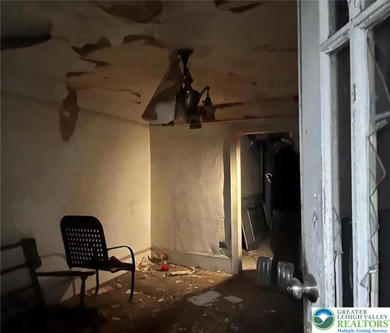 $30,000 | 115 North Locust Street, Mount Carmel, PA 17851