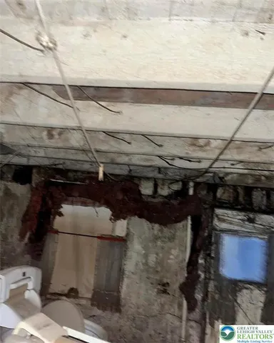 $30,000 | 115 North Locust Street, Mount Carmel, PA 17851