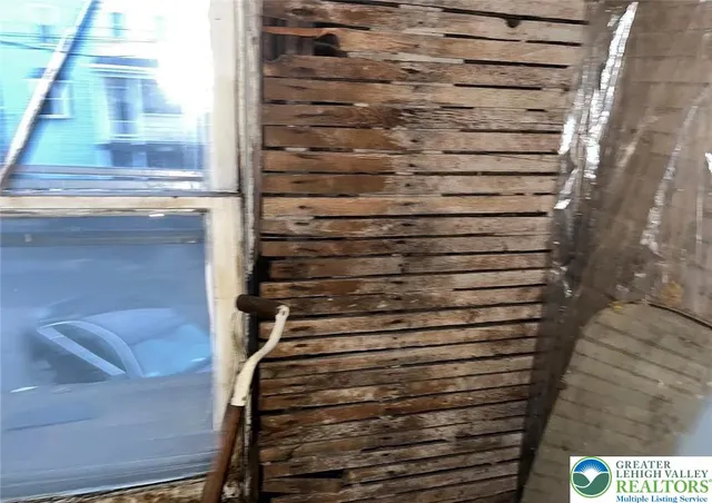 $30,000 | 115 North Locust Street, Mount Carmel, PA 17851