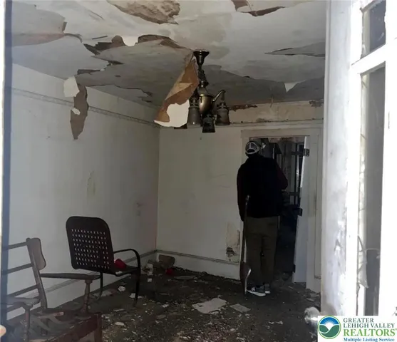 $30,000 | 115 North Locust Street, Mount Carmel, PA 17851