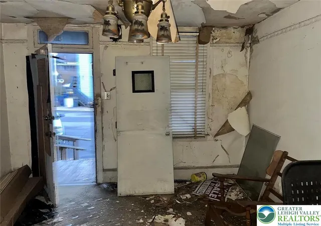 $30,000 | 115 North Locust Street, Mount Carmel, PA 17851