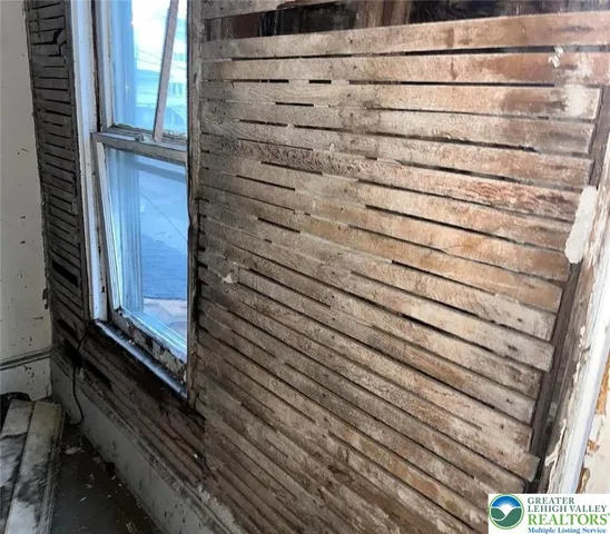 $30,000 | 115 North Locust Street, Mount Carmel, PA 17851