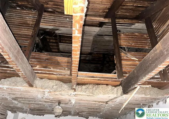 $30,000 | 115 North Locust Street, Mount Carmel, PA 17851