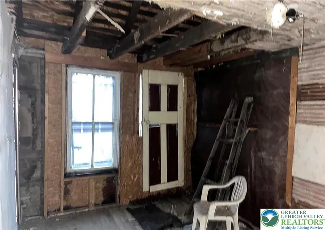 $30,000 | 115 North Locust Street, Mount Carmel, PA 17851