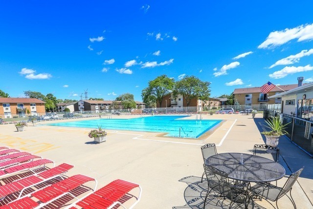 8804 Golf Road, Unit 1G Des Plaines, IL 60016 - Photo 13 of 18 Gallery Image 13