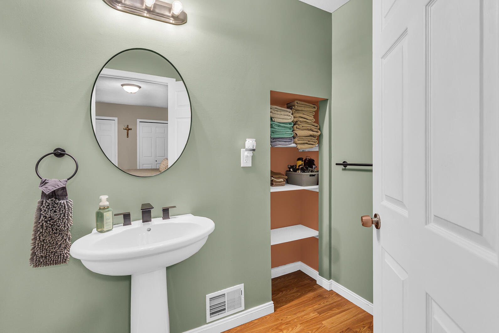 110 North Thompson Street Jackson, MI 49202 - Photo 14 of 38 0N0A6056