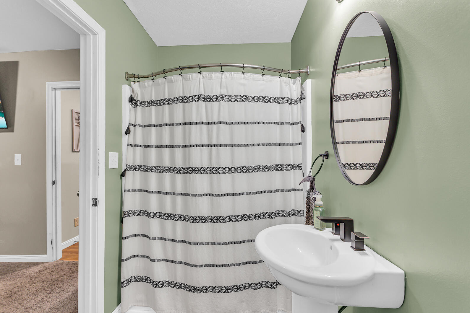 110 North Thompson Street Jackson, MI 49202 - Photo 15 of 38 0N0A6059