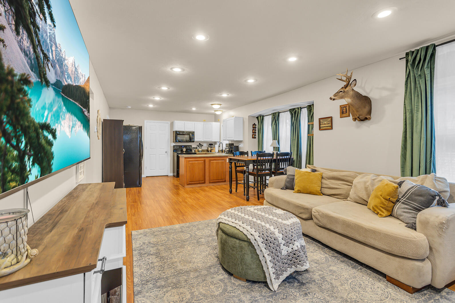 110 North Thompson Street Jackson, MI 49202 - Photo 2 of 38 0N0A6020