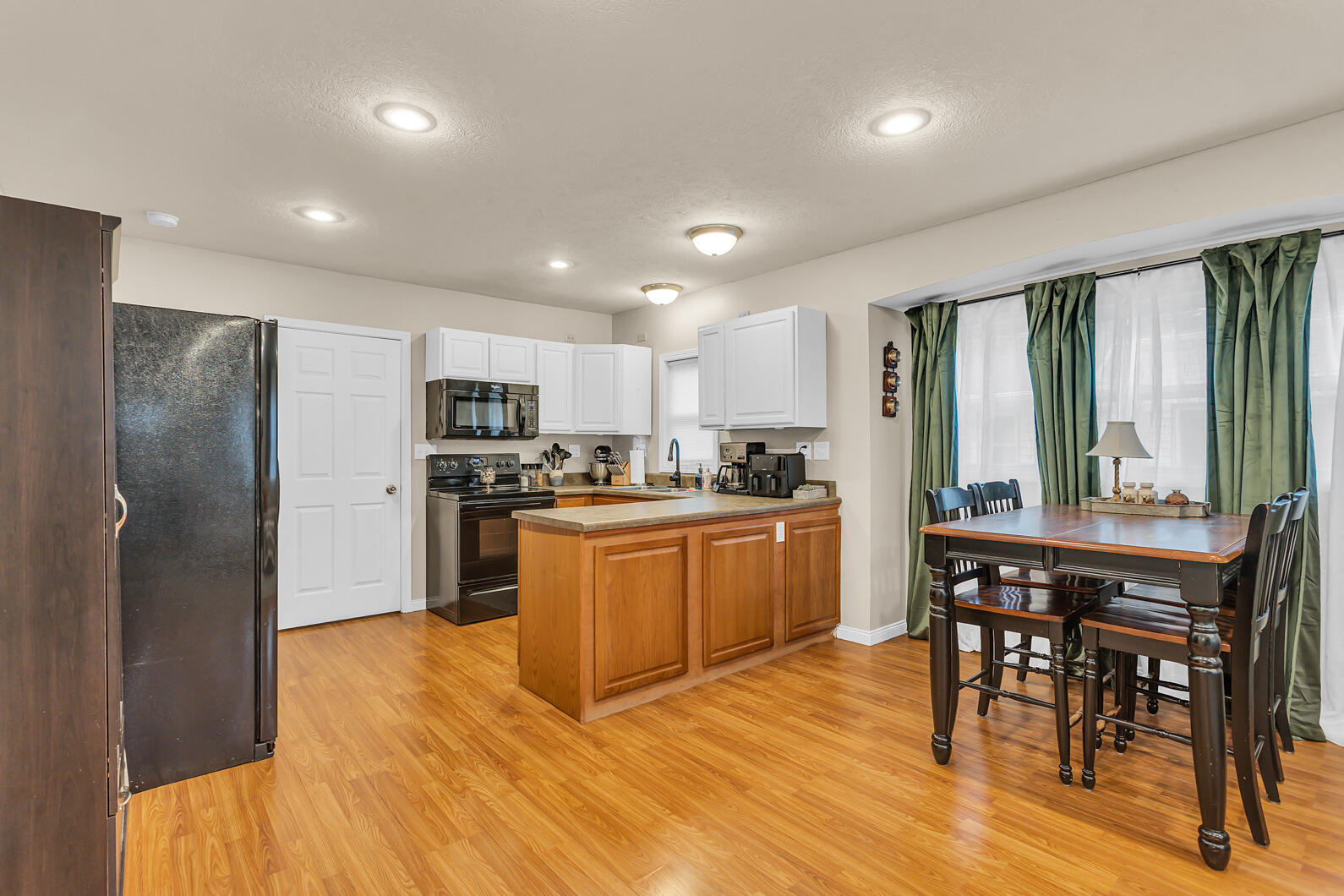 110 North Thompson Street Jackson, MI 49202 - Photo 4 of 38 0N0A6026