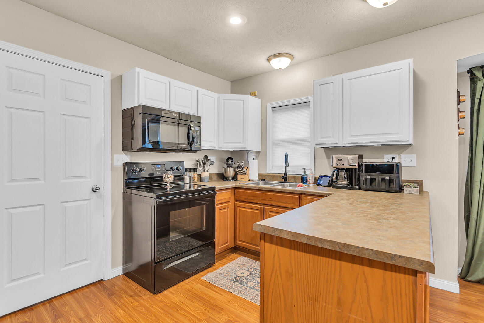 110 North Thompson Street Jackson, MI 49202 - Photo 6 of 38 0N0A6032