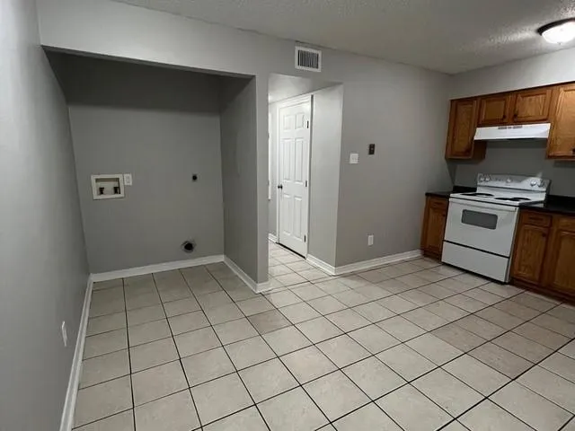 $1,100 | 2915 East St Bernard Highway, Unit B, Meraux, LA 70075