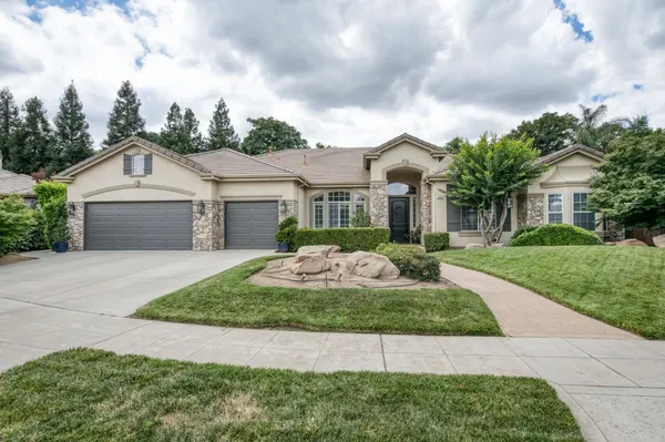 $950,000 | 1026 North Cherry Lane, Clovis, CA 93611