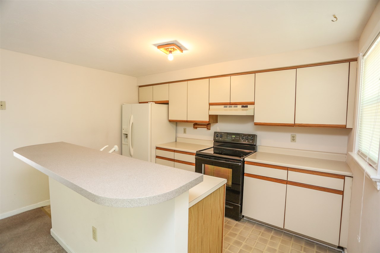 325 Circle Road Manchester, NH 03103 - Photo 3 of 29