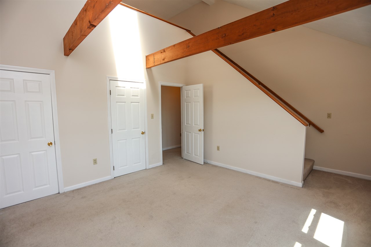 325 Circle Road Manchester, NH 03103 - Photo 22 of 29