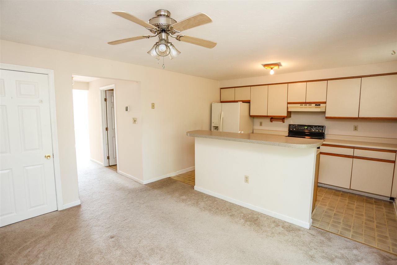 325 Circle Road Manchester, NH 03103 - Photo 5 of 29