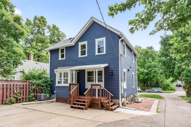 $399,900 | 409 Winslow Avenue, St. Paul, MN 55107