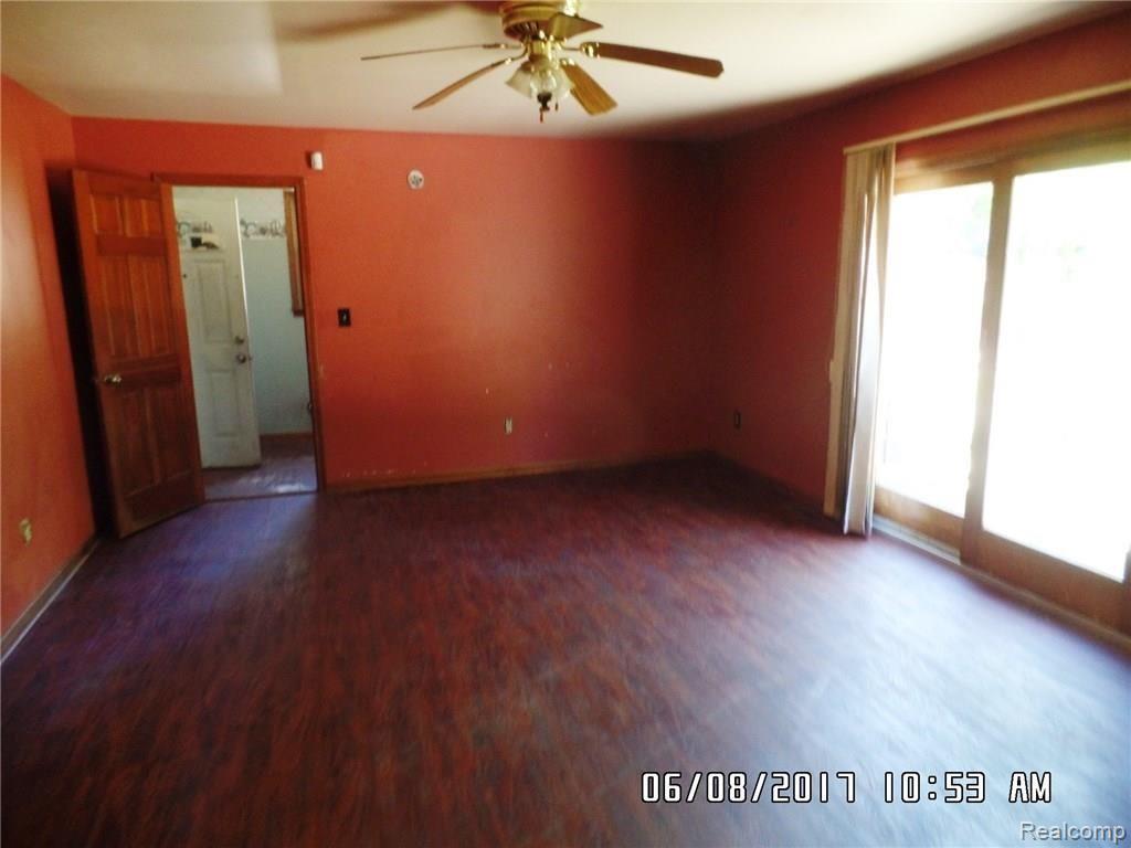 8187 Turner Road Fenton, MI 48430 - Photo 12 of 24 SAM_8590.JPG