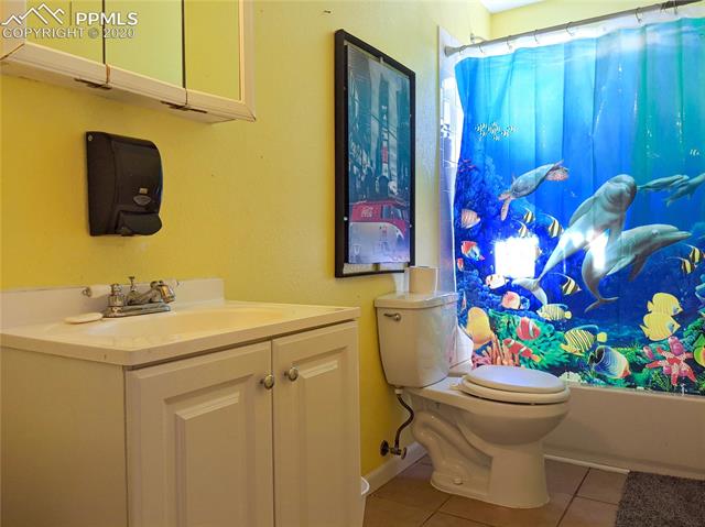 7935 Mohawk Road Colorado Springs, CO 80908 - Photo 29 of 33 Guest Cottage Bathroom.