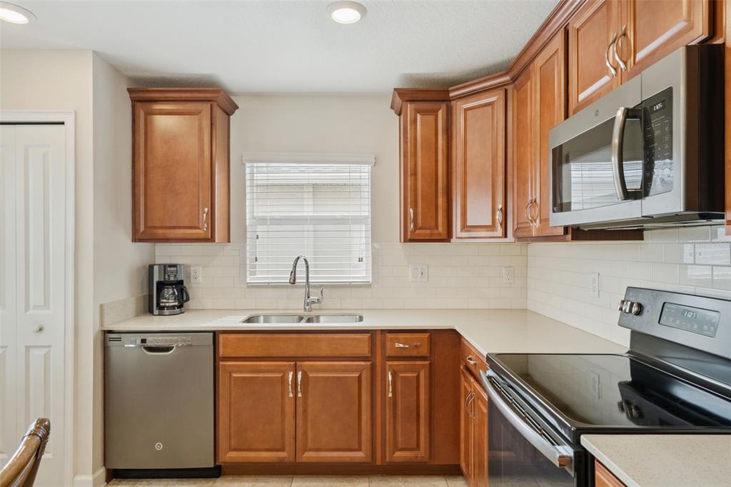 3342 Raleigh Drive Winter Haven, FL 33884 - Photo 11 of 50 a bathroom with a sink a vanity and a mirror