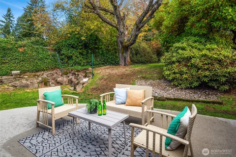 $895,000 | 11346 Bartlett Avenue Northeast, Seattle, WA 98125