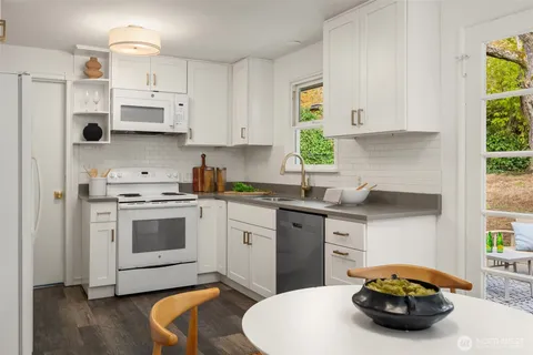 $895,000 | 11346 Bartlett Avenue Northeast, Seattle, WA 98125