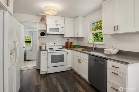 $895,000 | 11346 Bartlett Avenue Northeast, Seattle, WA 98125