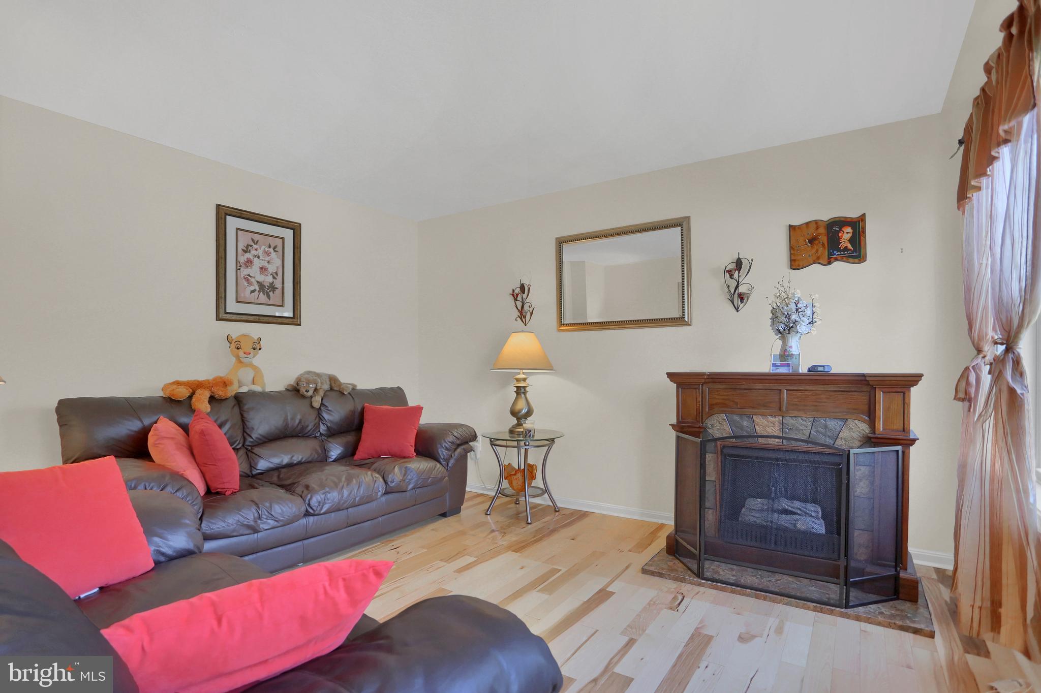 2135 Carriage Run Road York, PA 17408 - Photo 4 of 40 Gallery Image 4