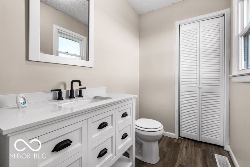 652 North Dellasburg Road Columbus, IN 47203 - Photo 15 of 23