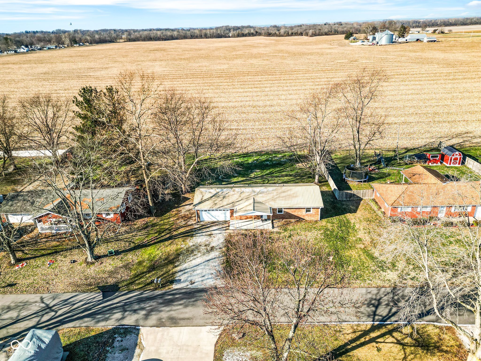 652 North Dellasburg Road Columbus, IN 47203 - Photo 3 of 23