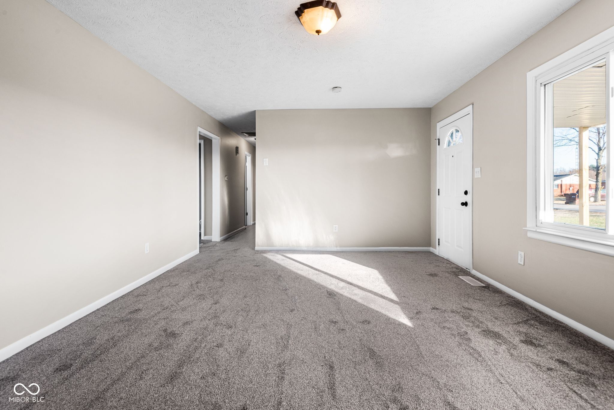 652 North Dellasburg Road Columbus, IN 47203 - Photo 5 of 23