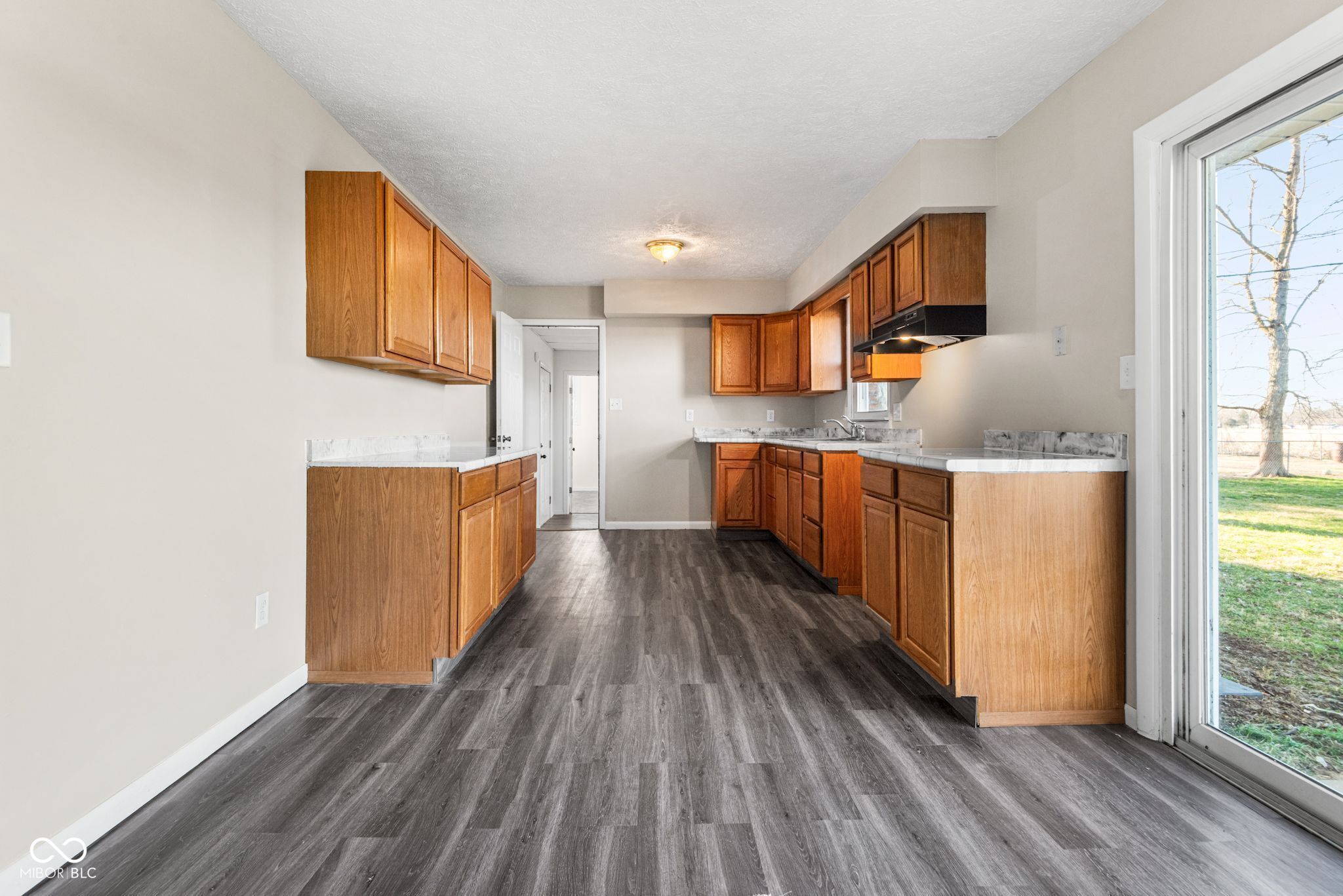 652 North Dellasburg Road Columbus, IN 47203 - Photo 8 of 23