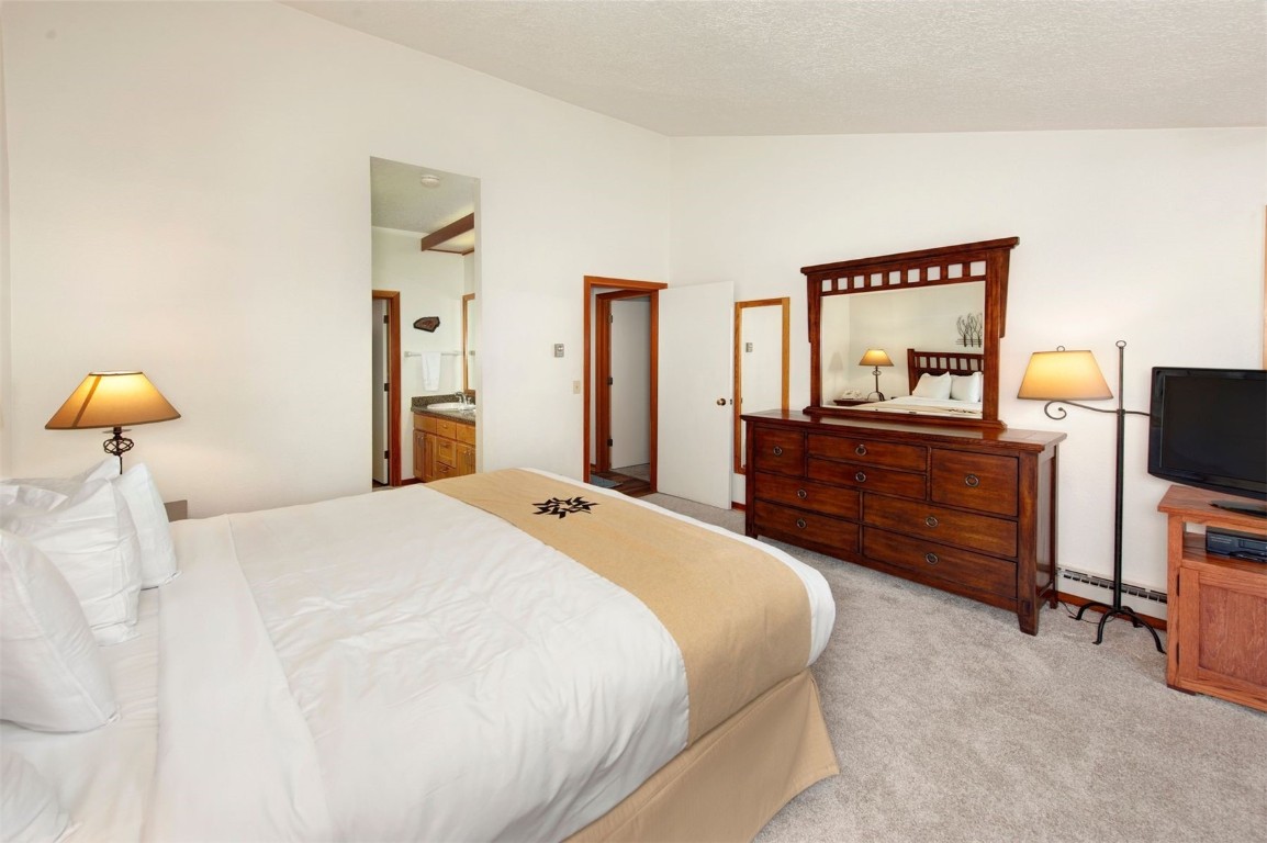 21630 Highway 6, Unit 2150 Keystone, CO 80435 - Photo 21 of 46 a bedroom with a bed and a dresser