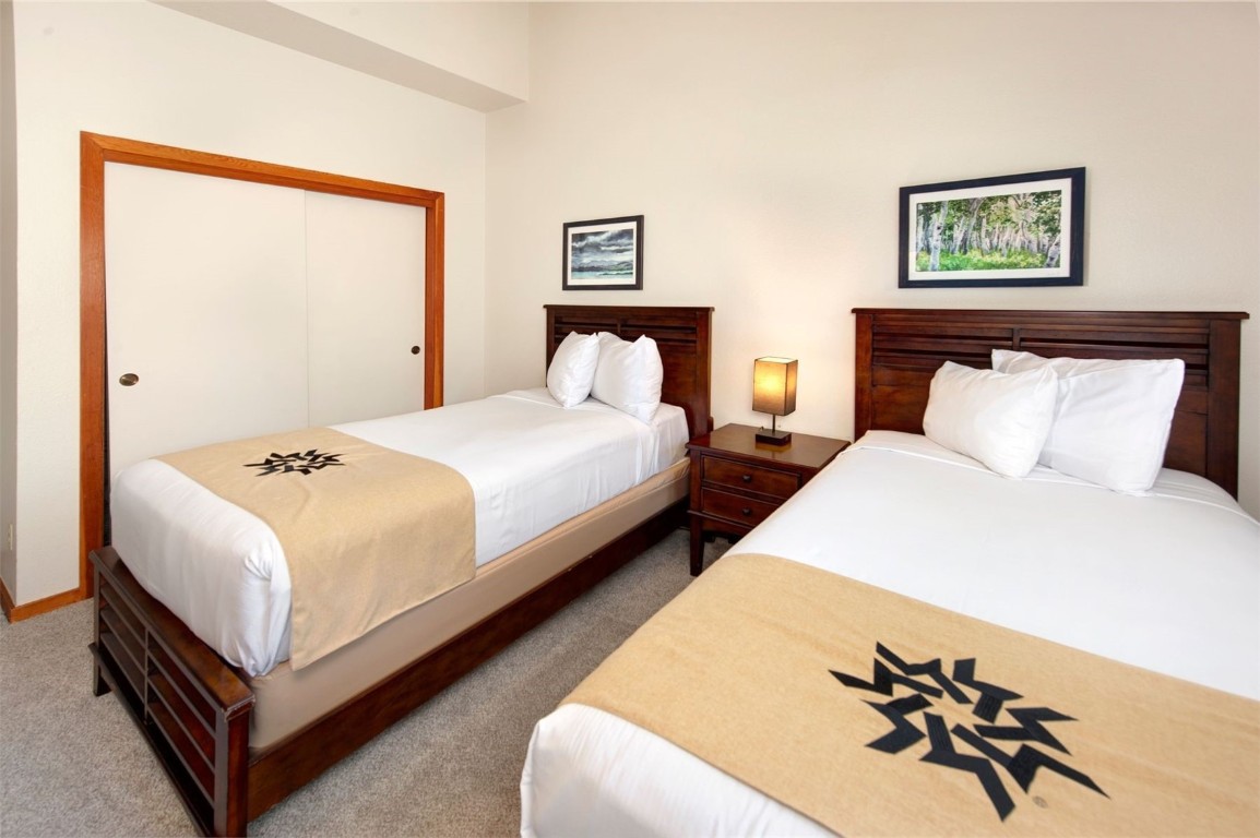 21630 Highway 6, Unit 2150 Keystone, CO 80435 - Photo 26 of 46 a bedroom with two beds and painting on the wall