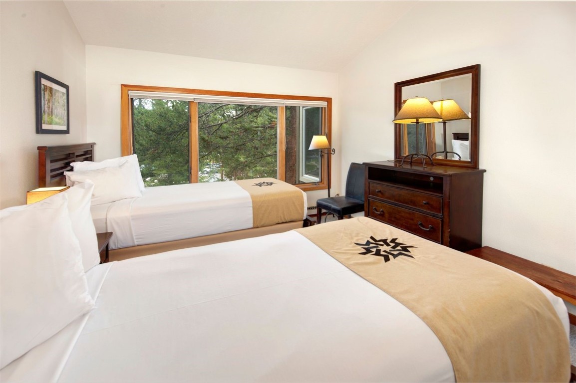 21630 Highway 6, Unit 2150 Keystone, CO 80435 - Photo 27 of 46 a bedroom with two beds and a dresser