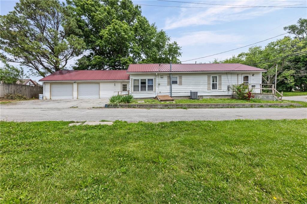 112 South Locust Street Cameron, MO 64429 - Photo 1 of 27