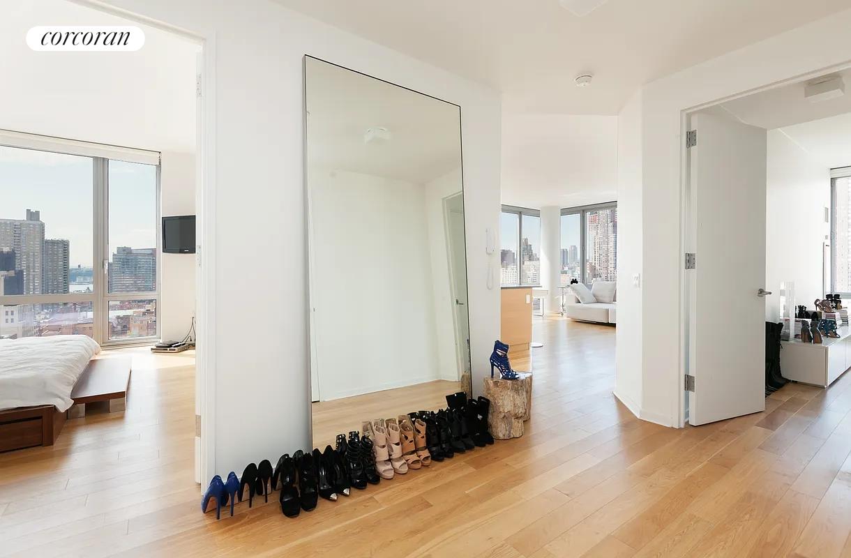 310 West 52nd Street, Unit 18H Manhattan, NY 10019 - Photo 6 of 7