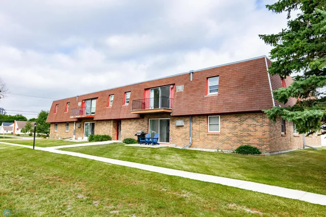 $99,900 | 131 8th Avenue Southeast, Unit 7, Mayville, ND 58257
