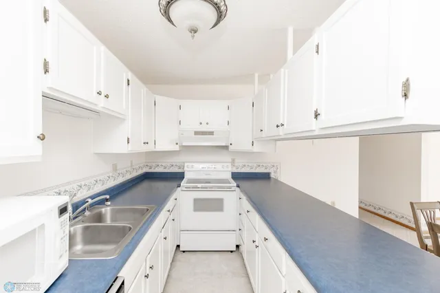 $99,900 | 131 8th Avenue Southeast, Unit 7, Mayville, ND 58257