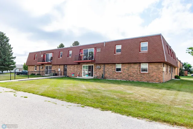 $99,900 | 131 8th Avenue Southeast, Unit 7, Mayville, ND 58257