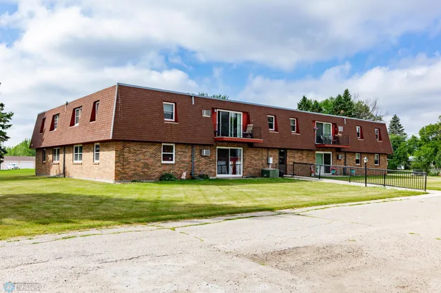 $99,900 | 131 8th Avenue Southeast, Unit 7, Mayville, ND 58257